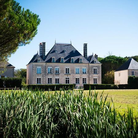 Domaine De La Briouse Bed and Breakfast Sanxay Exteriör bild