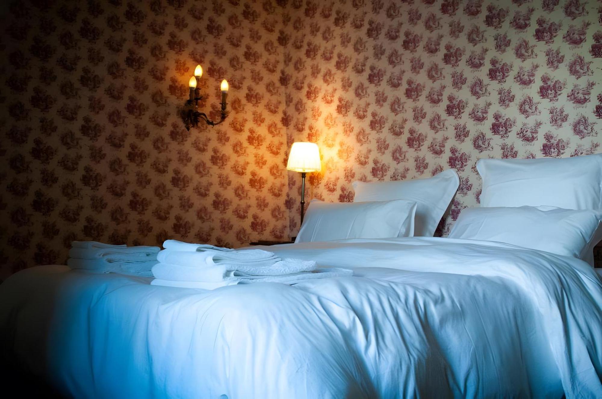 Domaine De La Briouse Bed and Breakfast Sanxay Exteriör bild