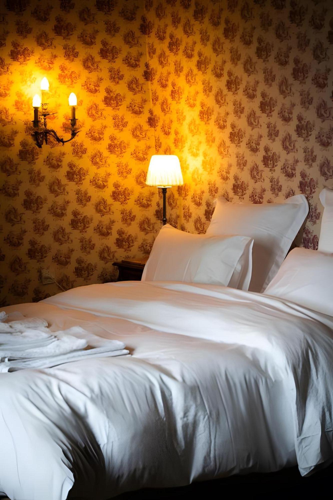 Domaine De La Briouse Bed and Breakfast Sanxay Exteriör bild