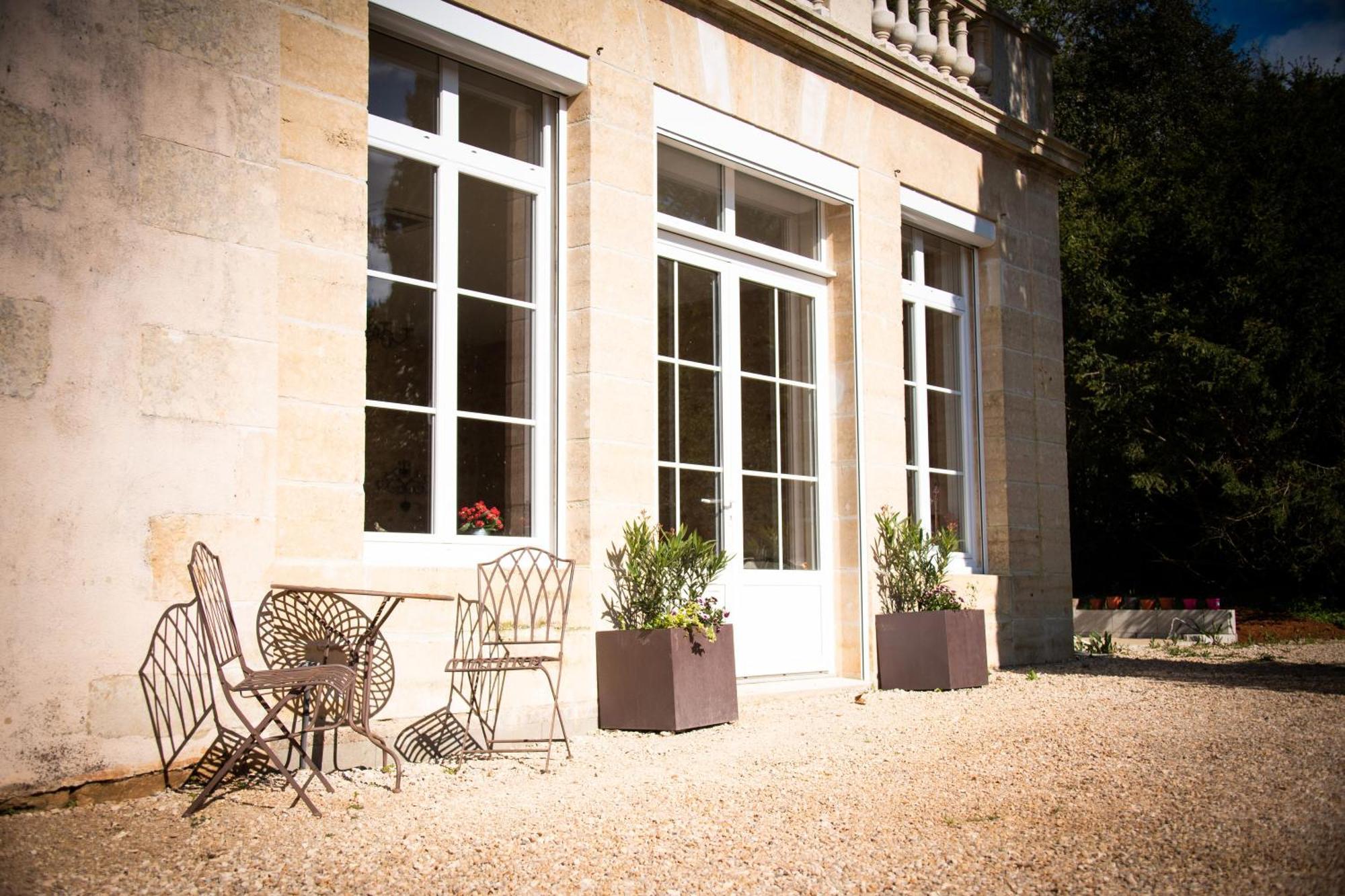 Domaine De La Briouse Bed and Breakfast Sanxay Exteriör bild